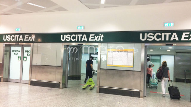 イタリアへの入国とミラノマルペンサ空港からミラノ中央駅までの移動手段空港出口